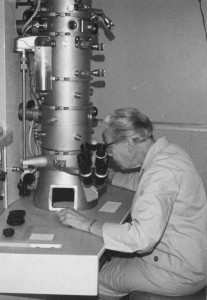 Katherine Esau working at the electron microscope - Copyright Cheadle Center for Biodiversity and Ecological Restoration